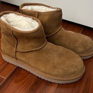 KOOLABURRA BY UGGS MINI BOOTS